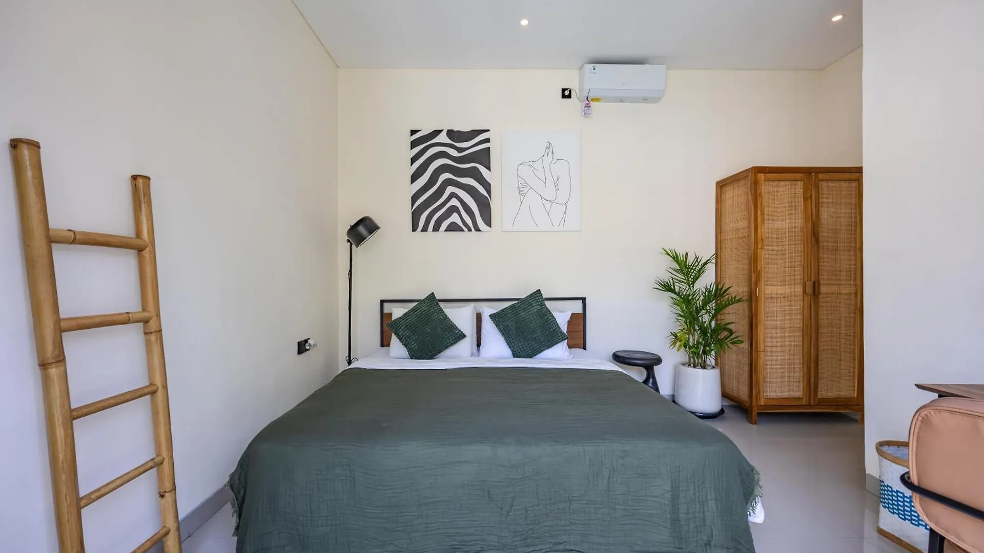 Modern 2Br Pool Villa - Near Seminyak & Canggu Canggu (Bali)