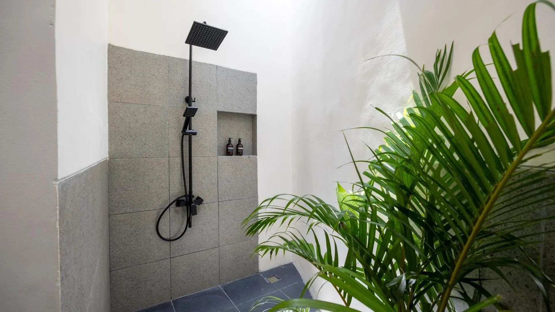 Modern 2Br Pool Villa - Near Seminyak & Canggu Indonesia