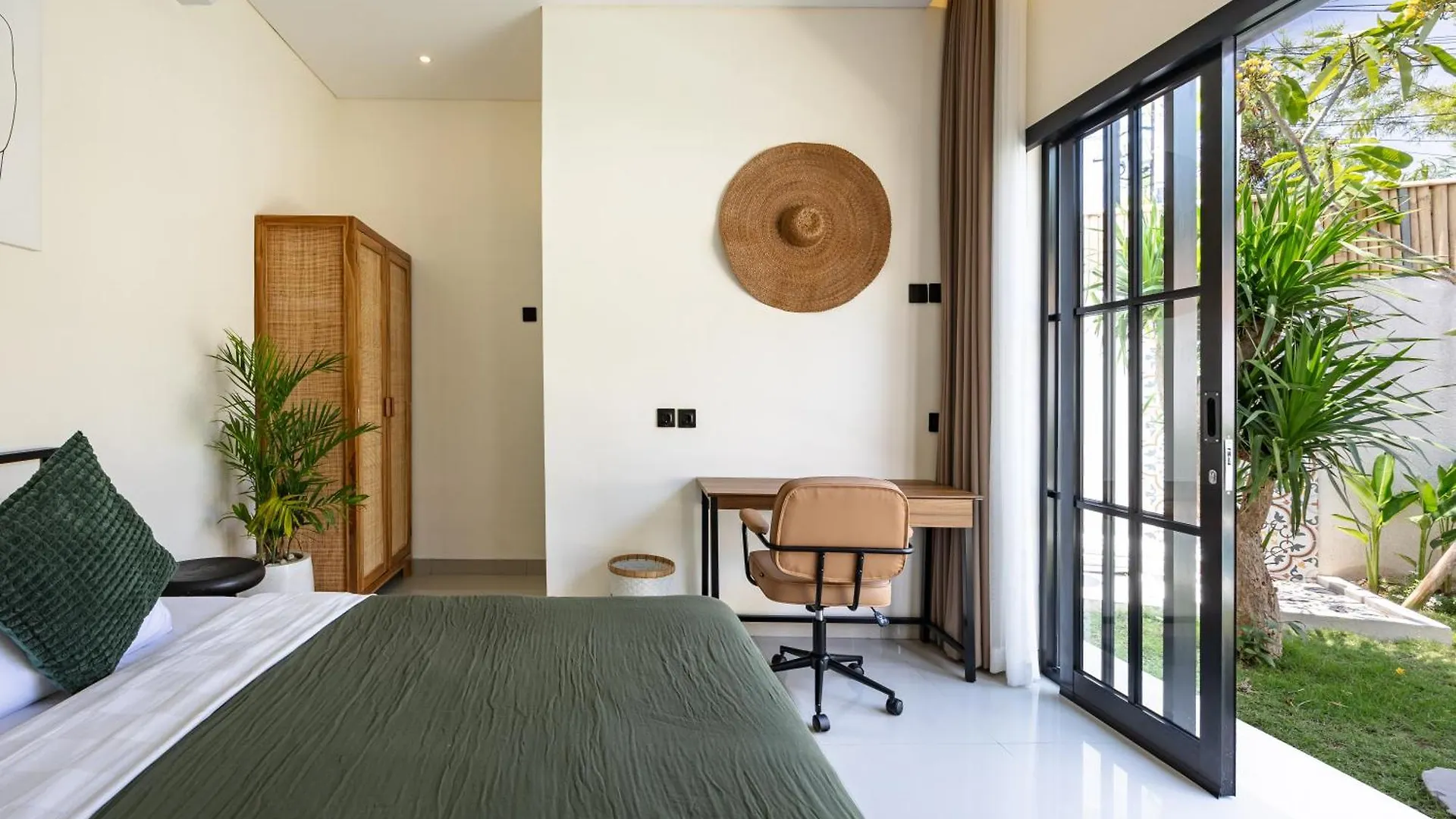 Modern 2Br Pool Villa - Near Seminyak & Canggu