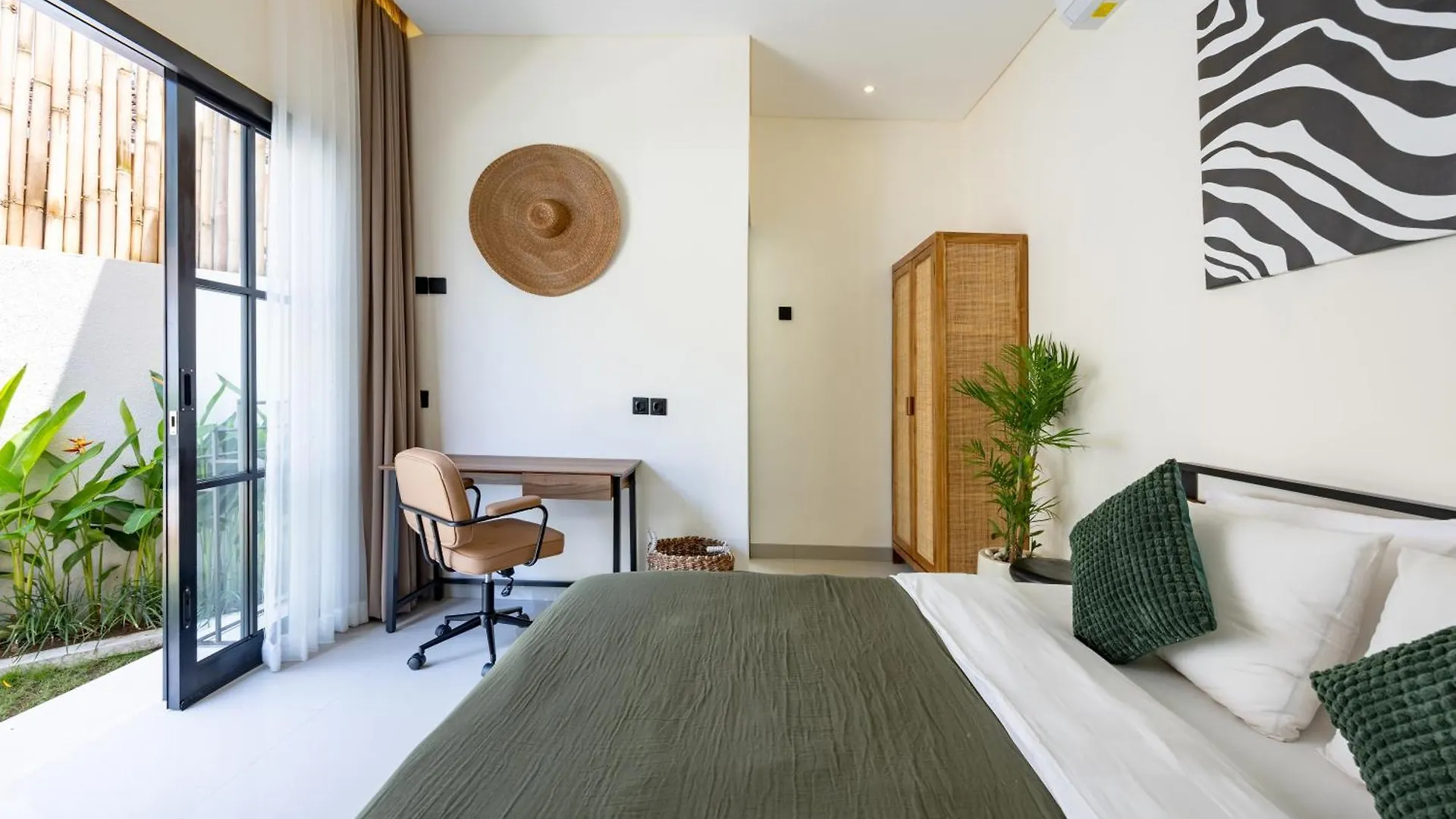 Modern 2Br Pool Villa - Near Seminyak & Canggu